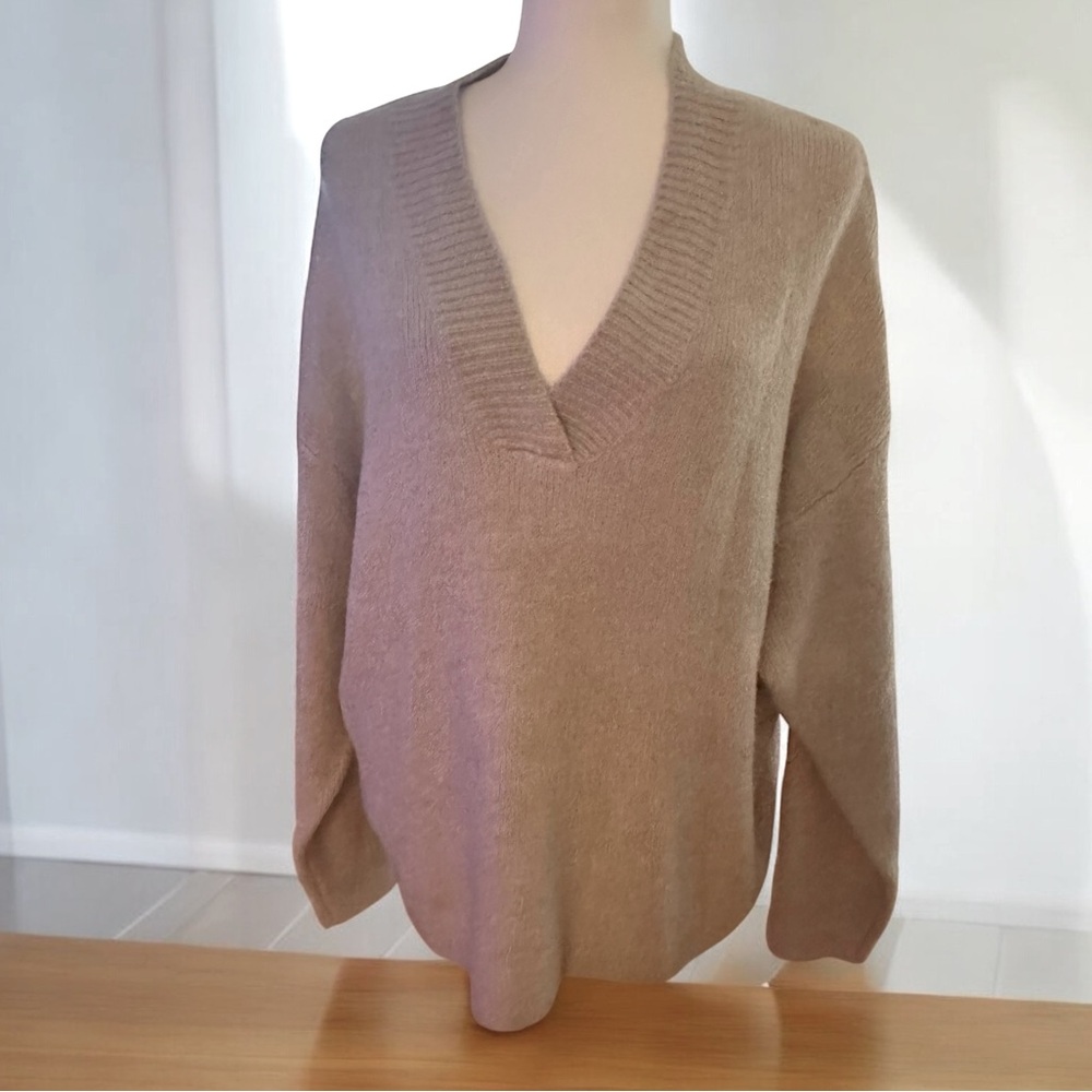 NWT**Express V neck oversized sweater SP